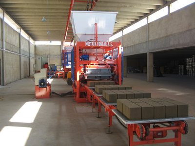 Production of concrete blocks on concrete block making machine KPM25